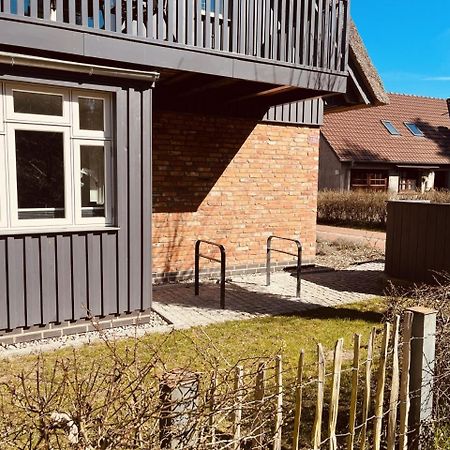 Friesia Urlaub Unterm Reetdach Fuer 4 Pers Terrasse Garten 2 Sz Born Zewnętrze zdjęcie